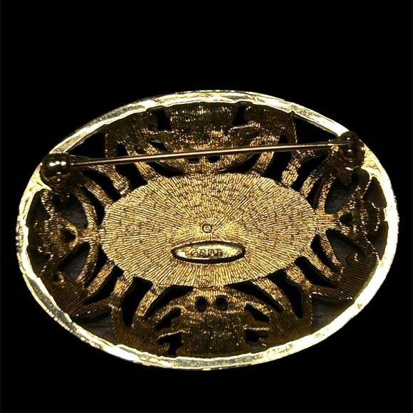 Vintage Avon Rose Garland Brooch - Picture 2 of 3